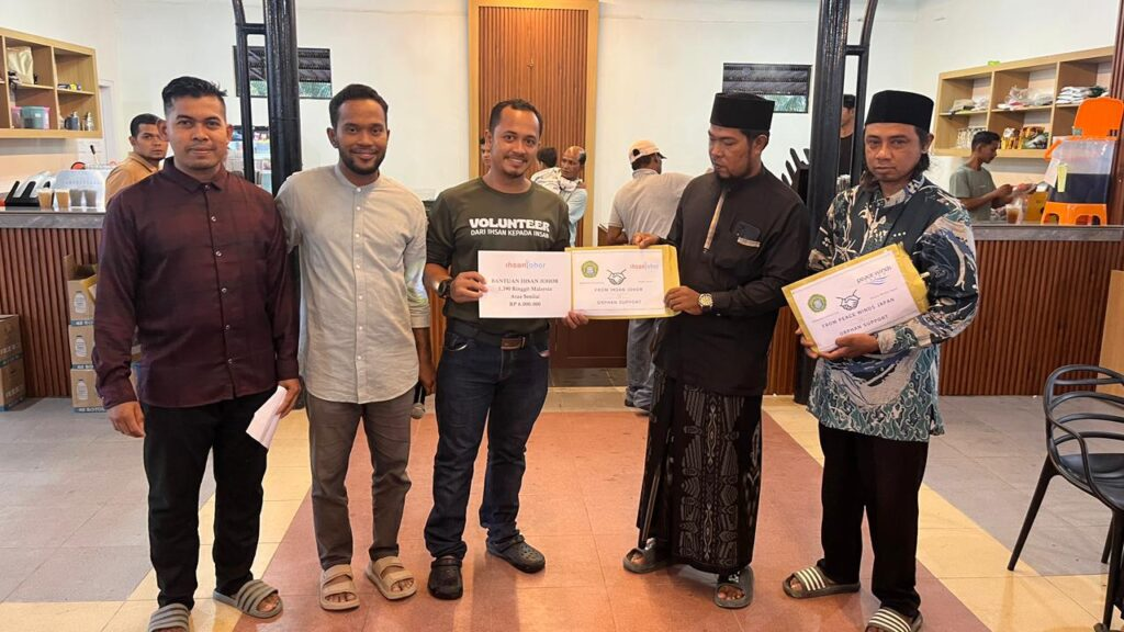 Picture together with Aliansi Pemuda Peduli